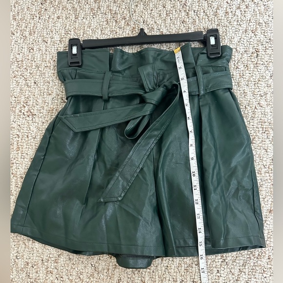 LBD by design Green Faux Leather Shorts size M - Picture 4 of 6